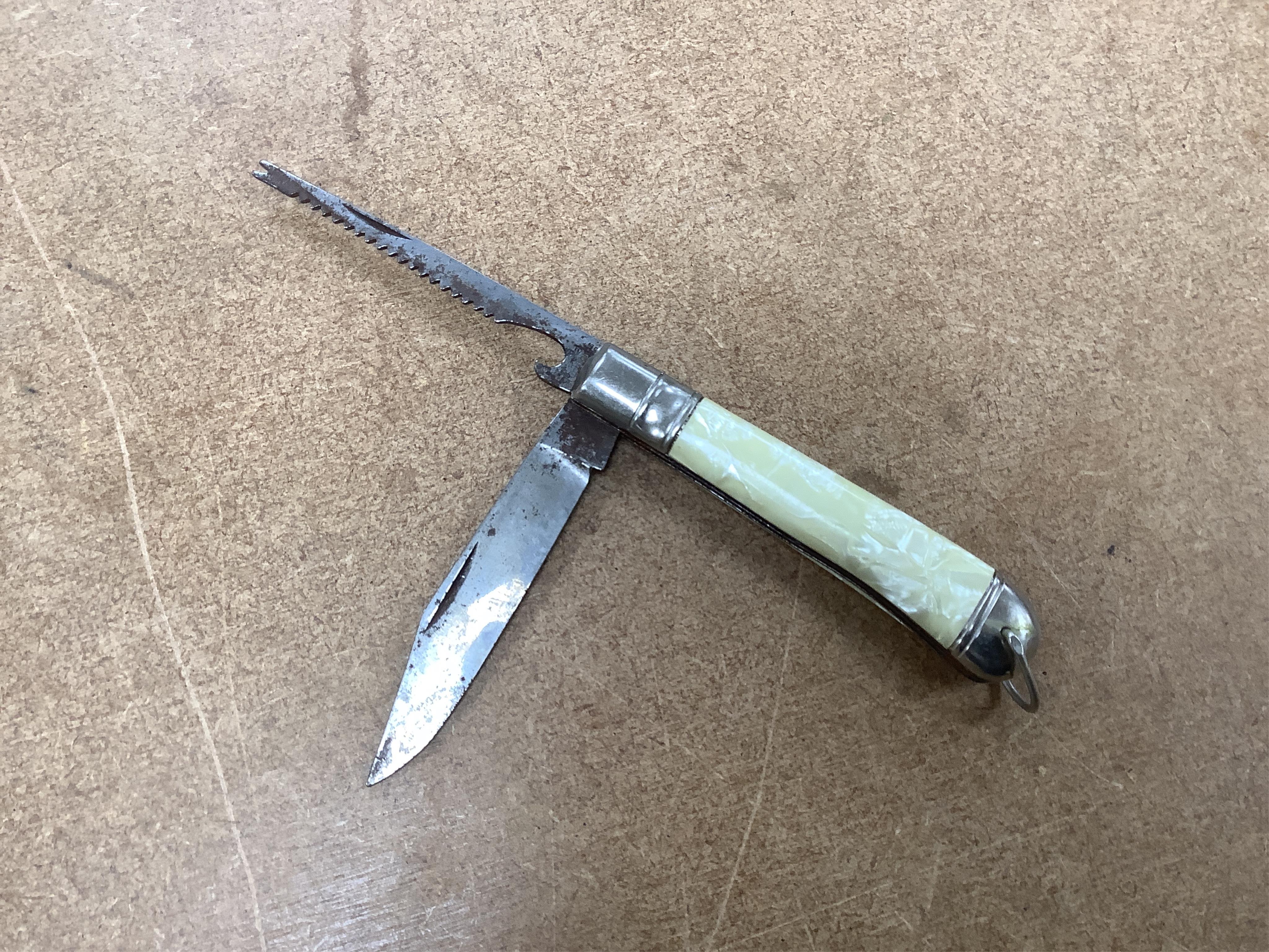 Miscellaneous items to include pen knives, a rosary bead necklace with paper label reading ‘said to have belonged to Mary Queen of Scots..’, a 19th century sketch book dated 1864 and lion head door knocker. Condition - v